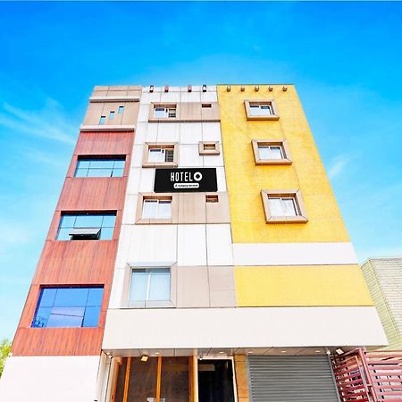 Super Hotel O Srigandhakavalu Formerly Chamundeshwari Lodging Jālahalli Exteriör bild